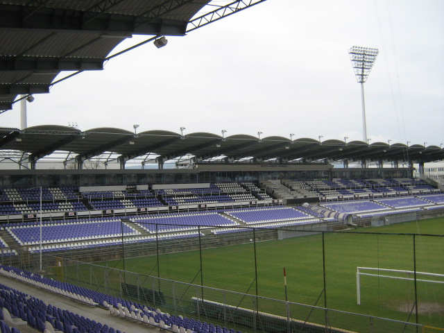 futballpálya világításának tervezése és kivitelezése, villamossági fejlesztése